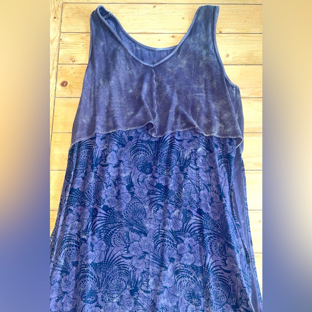 Gimmicks Size Large Long Tank with Open Sides